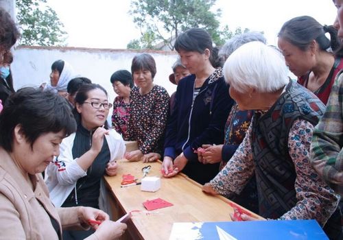 
我院教师随日照市民间文艺家协会送文化下乡
