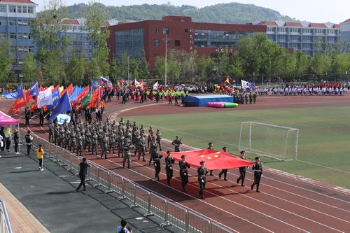 
我院隆重举行第十一届春季运动会
