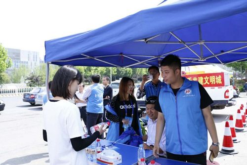 
我院学生志愿者为高考保驾护航
